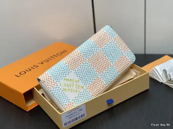 First bag cm LOUIS WALLET-10*20*2 ZIPPY VUITTON 0510